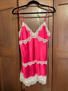 Victoria’s Secret- Silky Hot Pink Lace Trim Chemise Nightdress. Size Large.